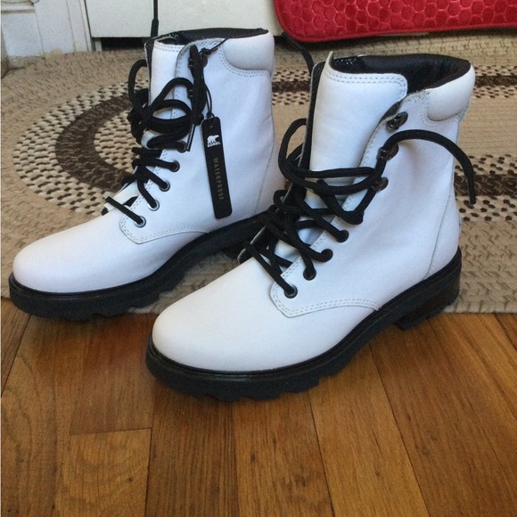 Sorel white leather waterproof boot - Picture 1 of 12